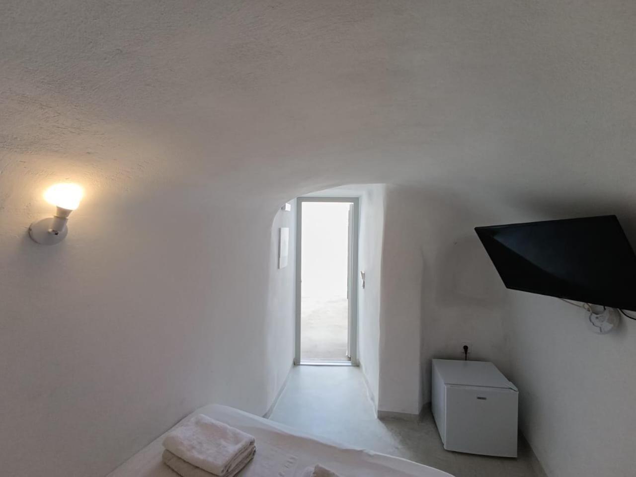 Fira Comfort Rooms Exterior photo